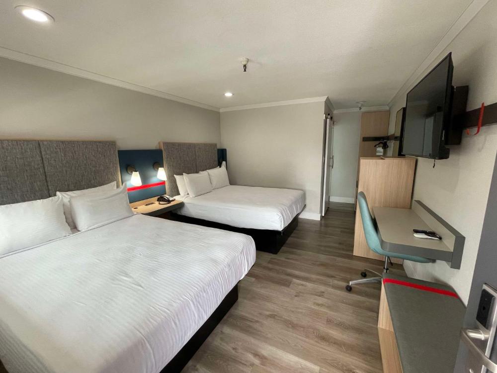 Queen Room with Two Queen Beds interior